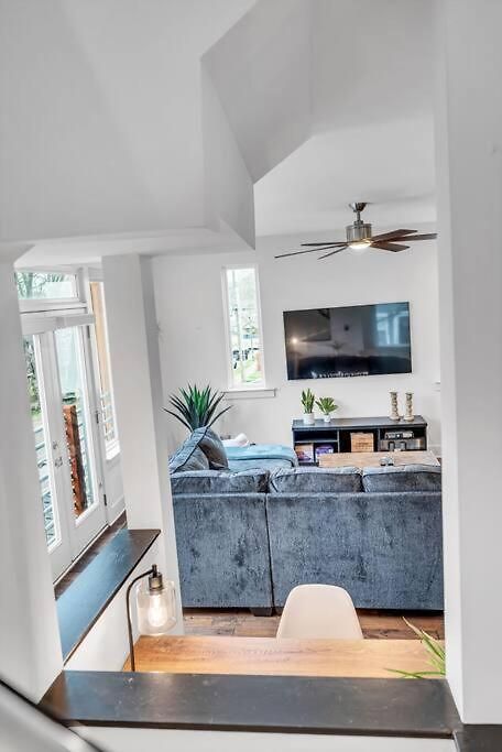 Holiday home Lux East Nash-hot Tub & Rooftop Patio *