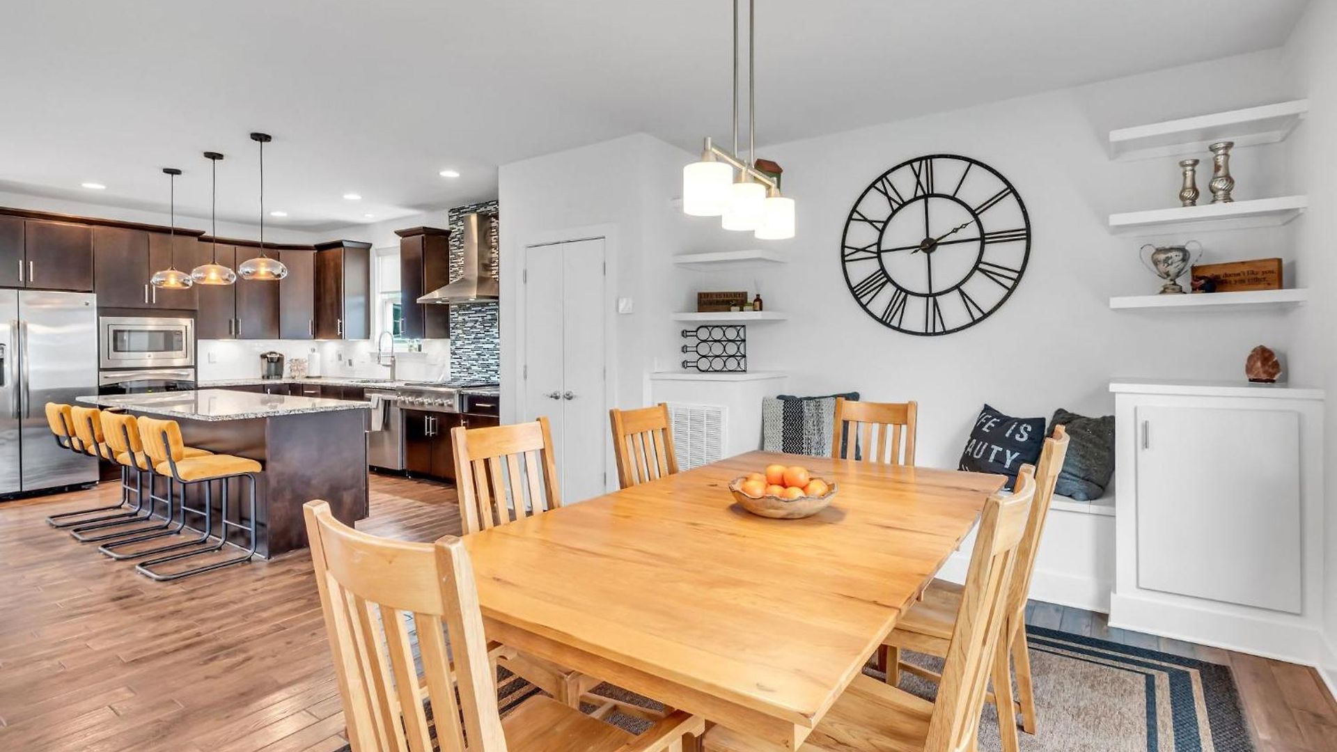 Holiday home Lux East Nash-hot Tub & Rooftop Patio *