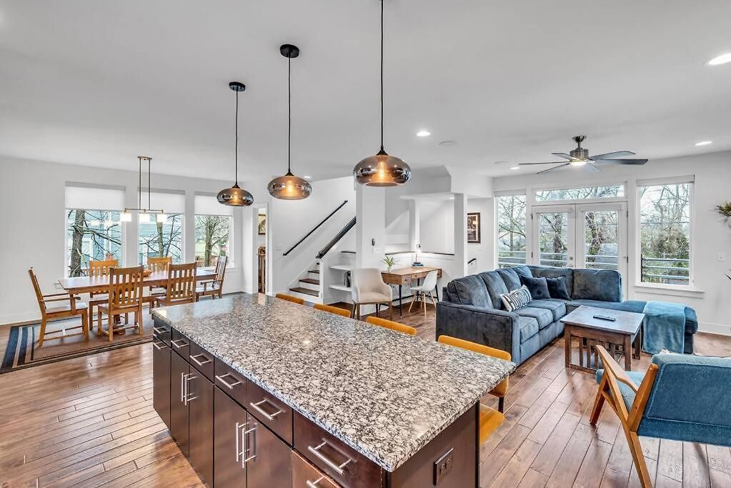 Lux East Nash-hot Tub & Rooftop Patio Holiday home Nashville
