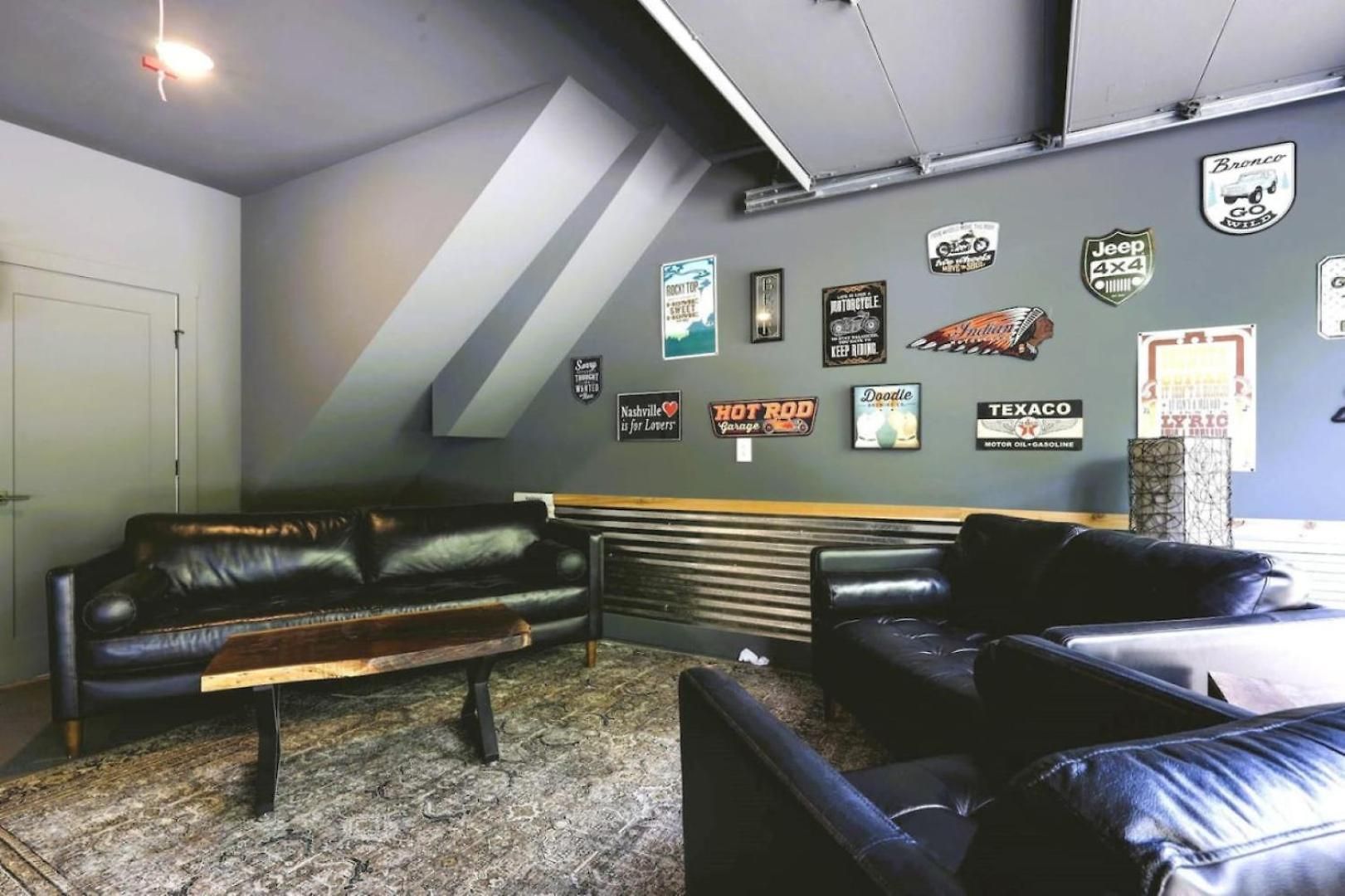 Perfect Pregame Rooftop Close To Broadway Holiday home