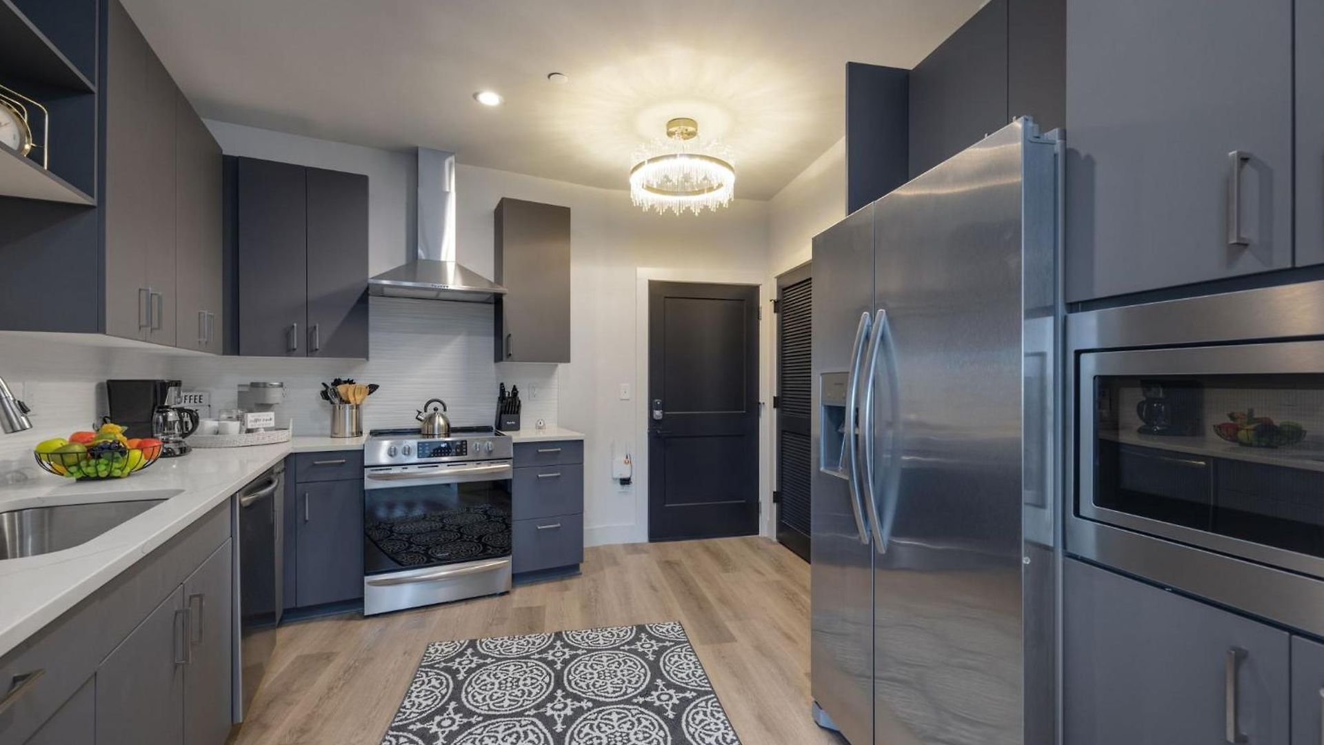 Elegant Corner Penthouse With Private Balcony, Skyline Views, Pool, And Gym
