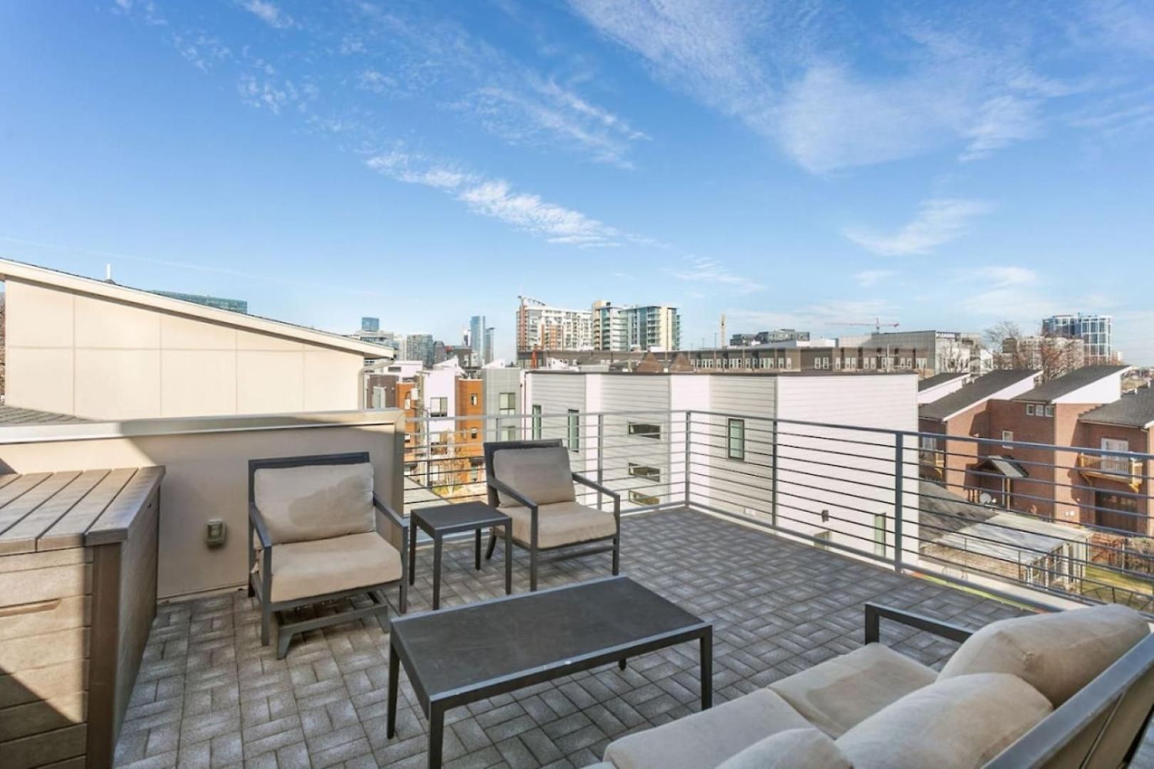 Steps To The Gulch 4Br 3,5 Ba Rooftop Wet Bar Holiday home Nashville