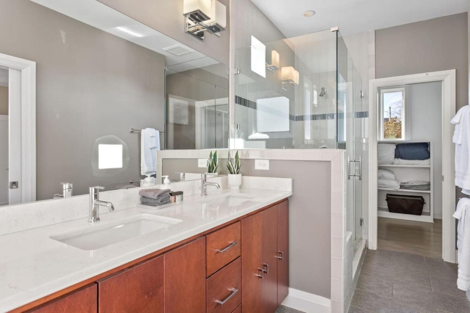 Steps To The Gulch 4Br 3,5 Ba Rooftop Wet Bar Holiday home Nashville