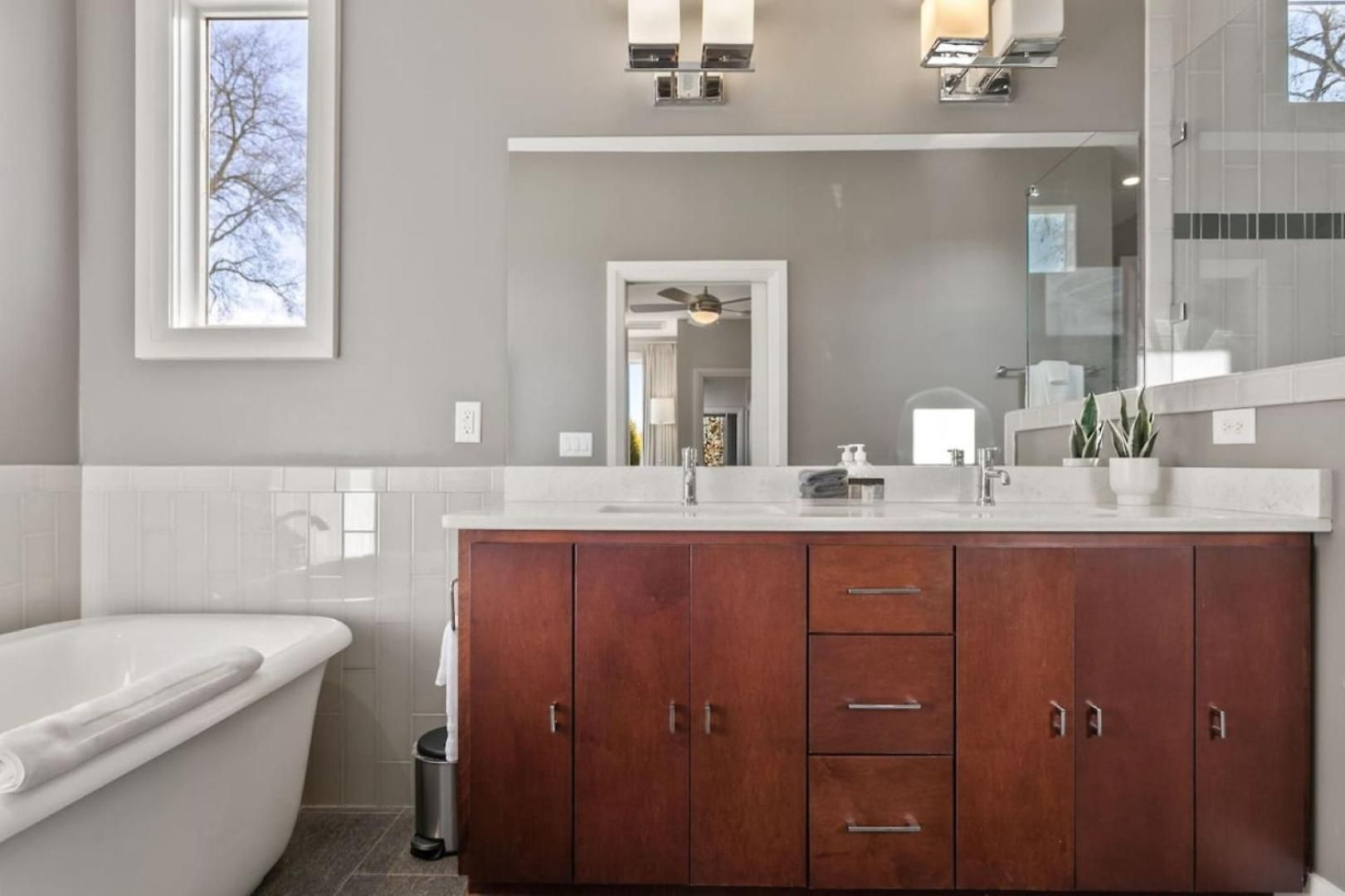 Steps To The Gulch 4Br 3,5 Ba Rooftop Wet Bar *
