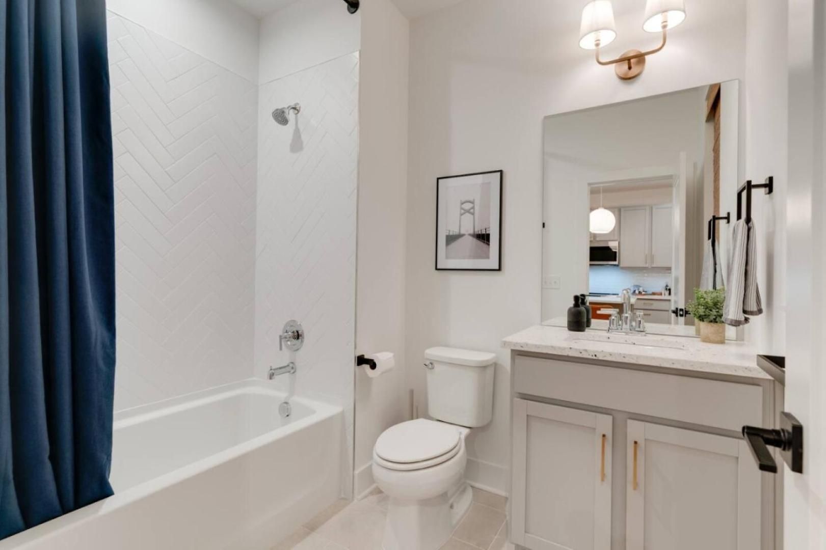 Luxury With Stunning Rooftop Views! Apartment *