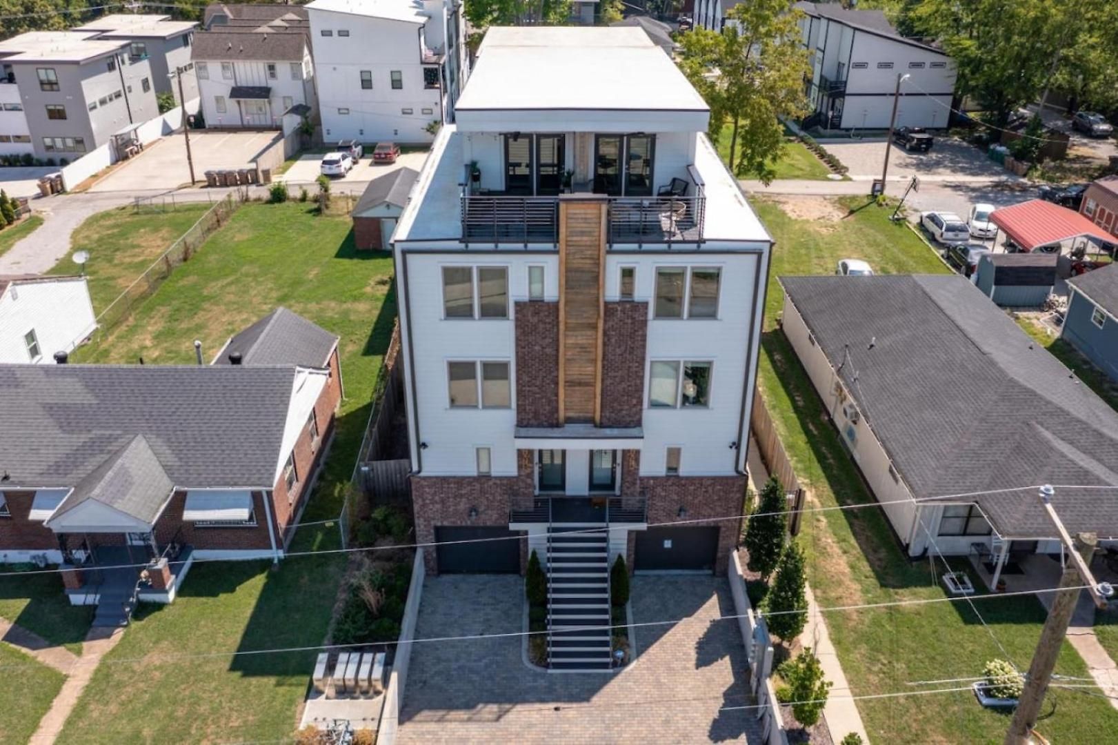 Skyline View With Rooftop Deck * Nashville
