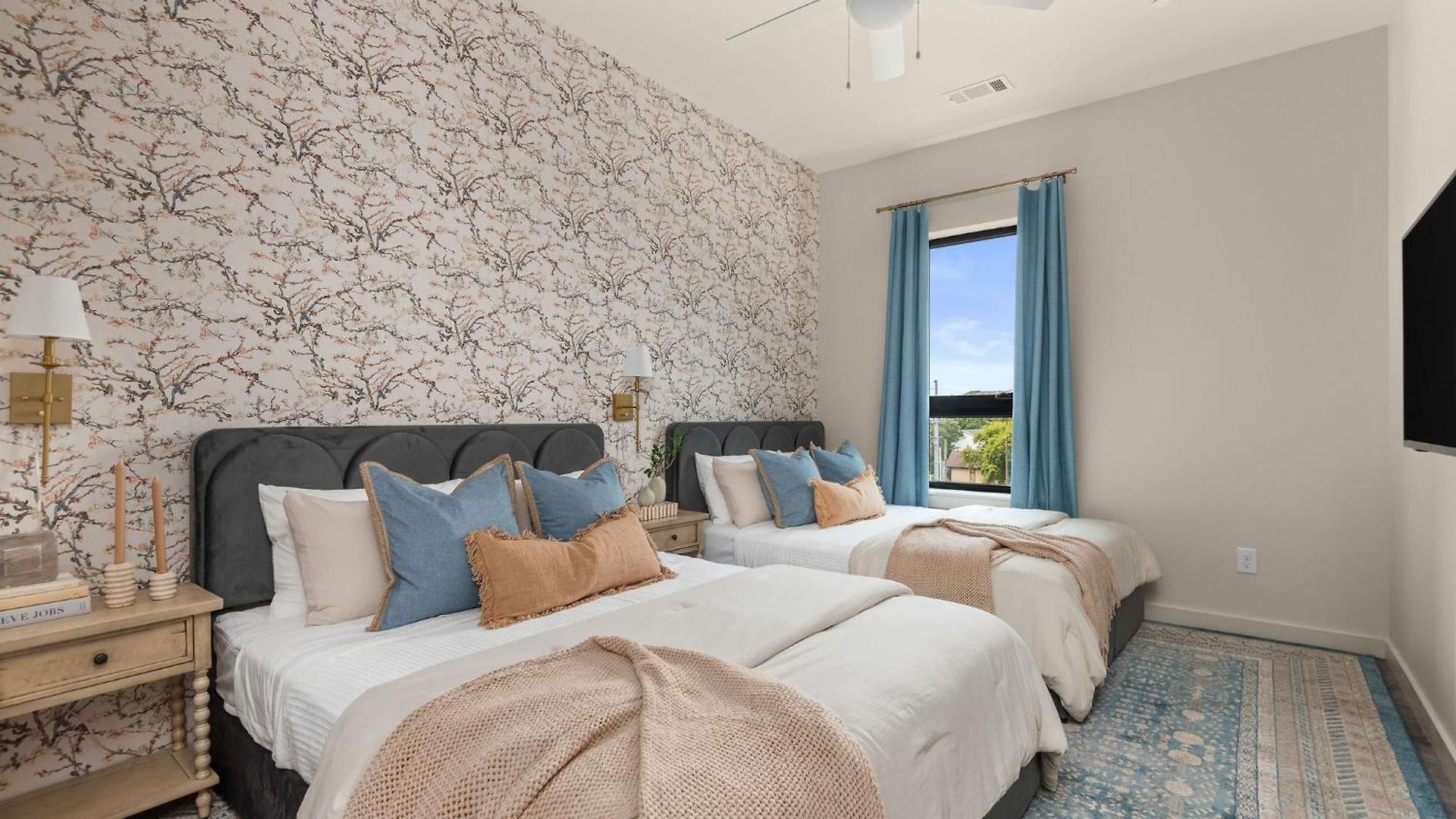 The Crescendo - On Music Row Apartment *