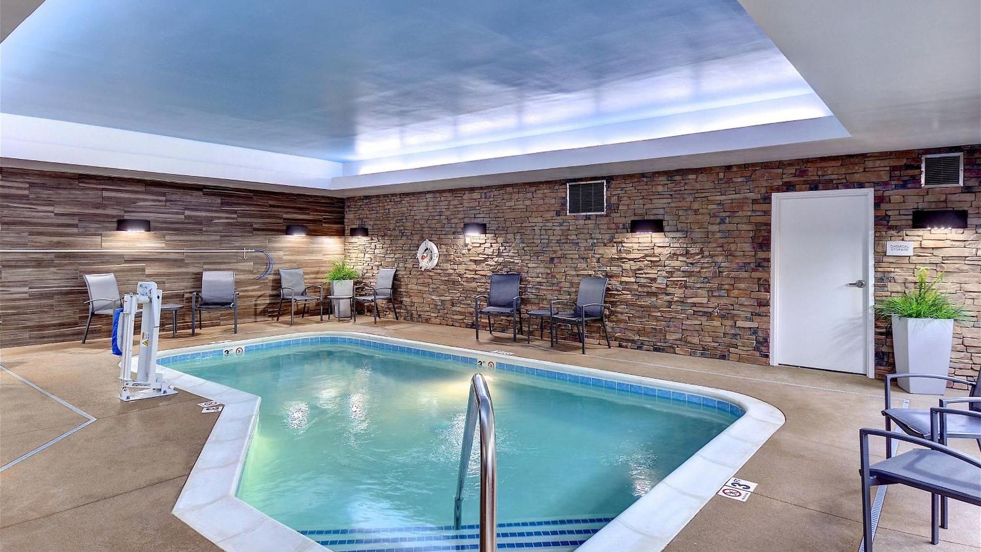 Fairfield & By Marriott Downtown-metrocenter Hotel 3*