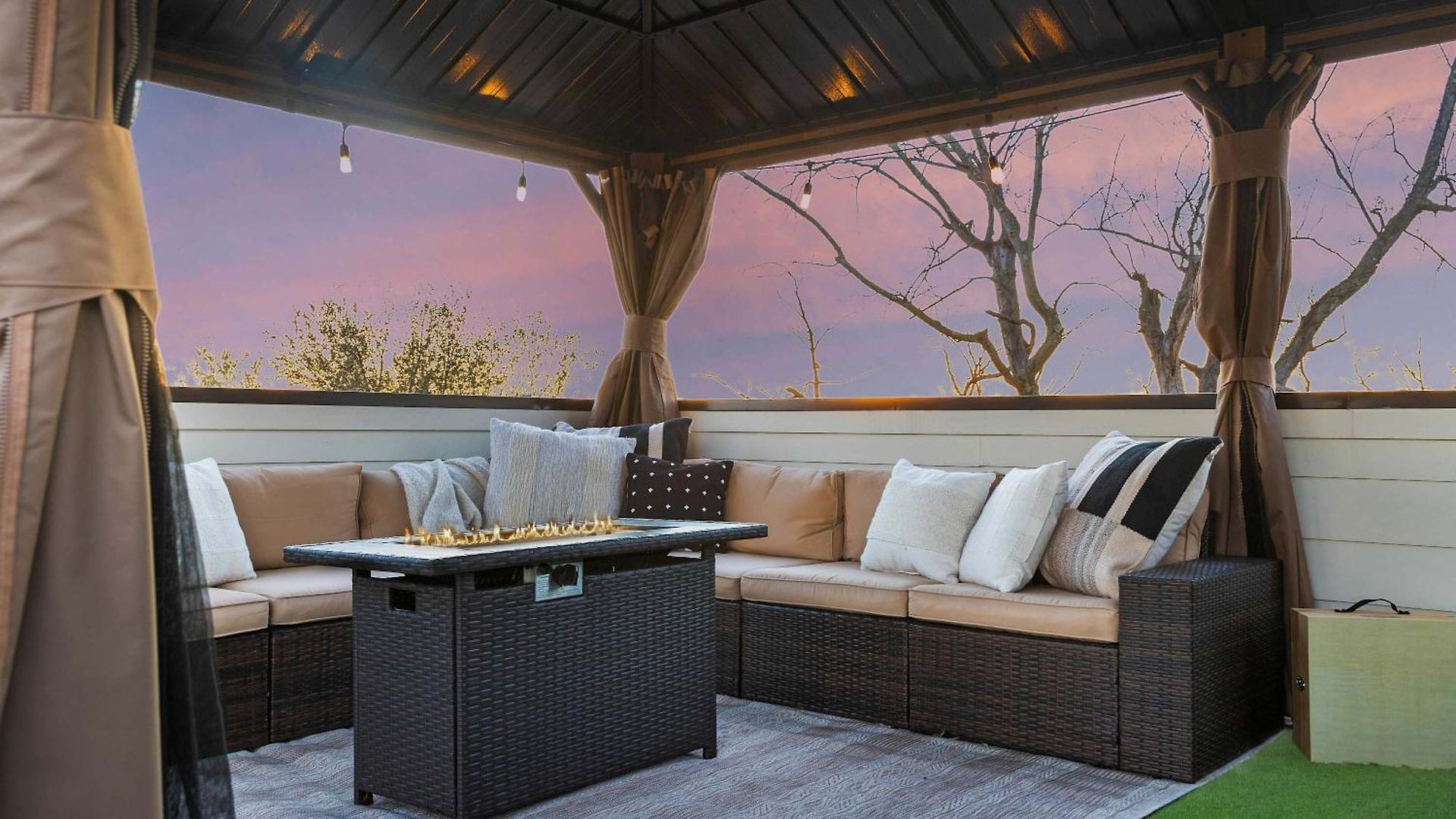 The Lyric - New Luxury Home, Rooftop With Firepit! *
