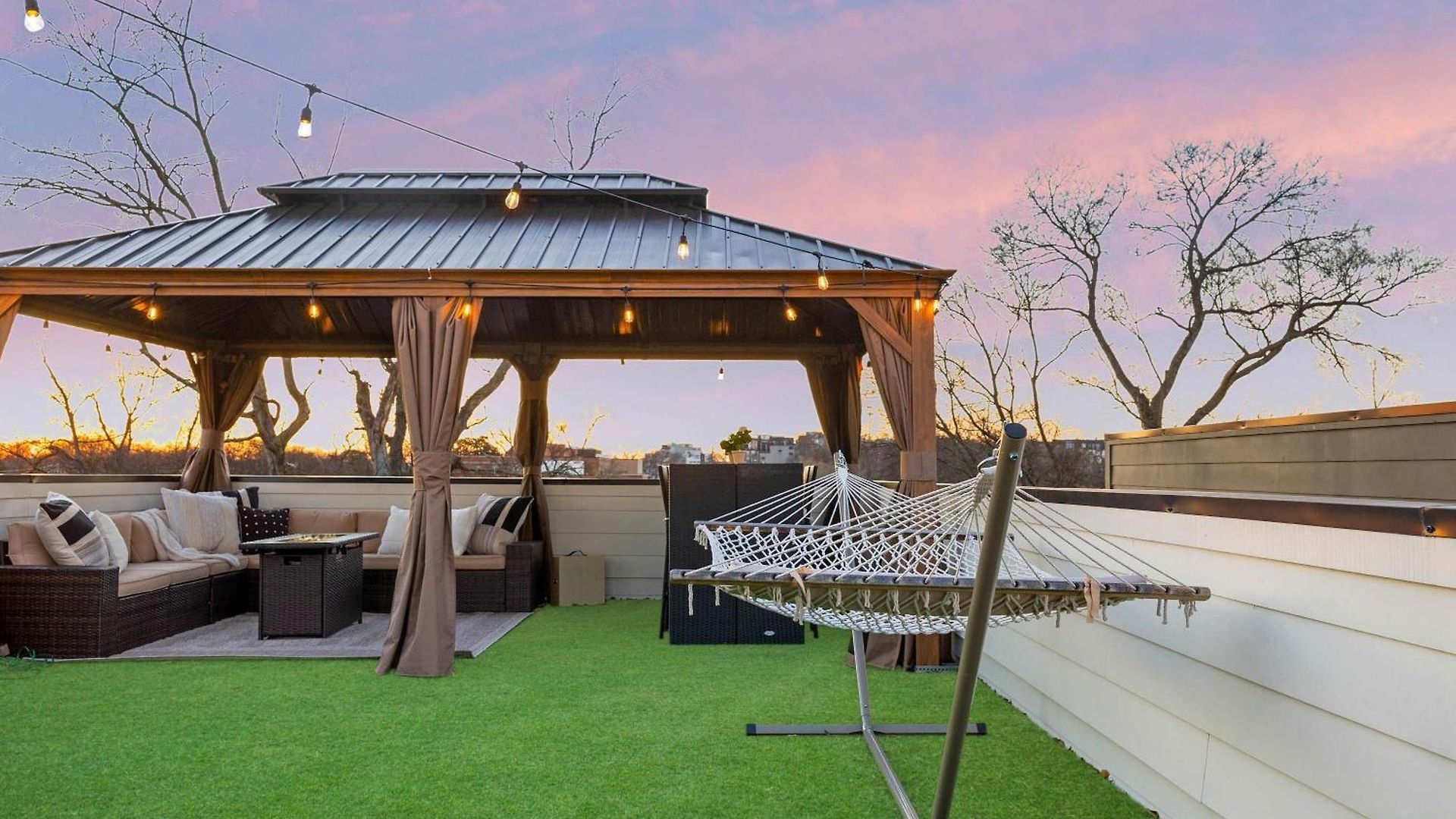 Holiday home The Lyric - New Luxury Home, Rooftop With Firepit!