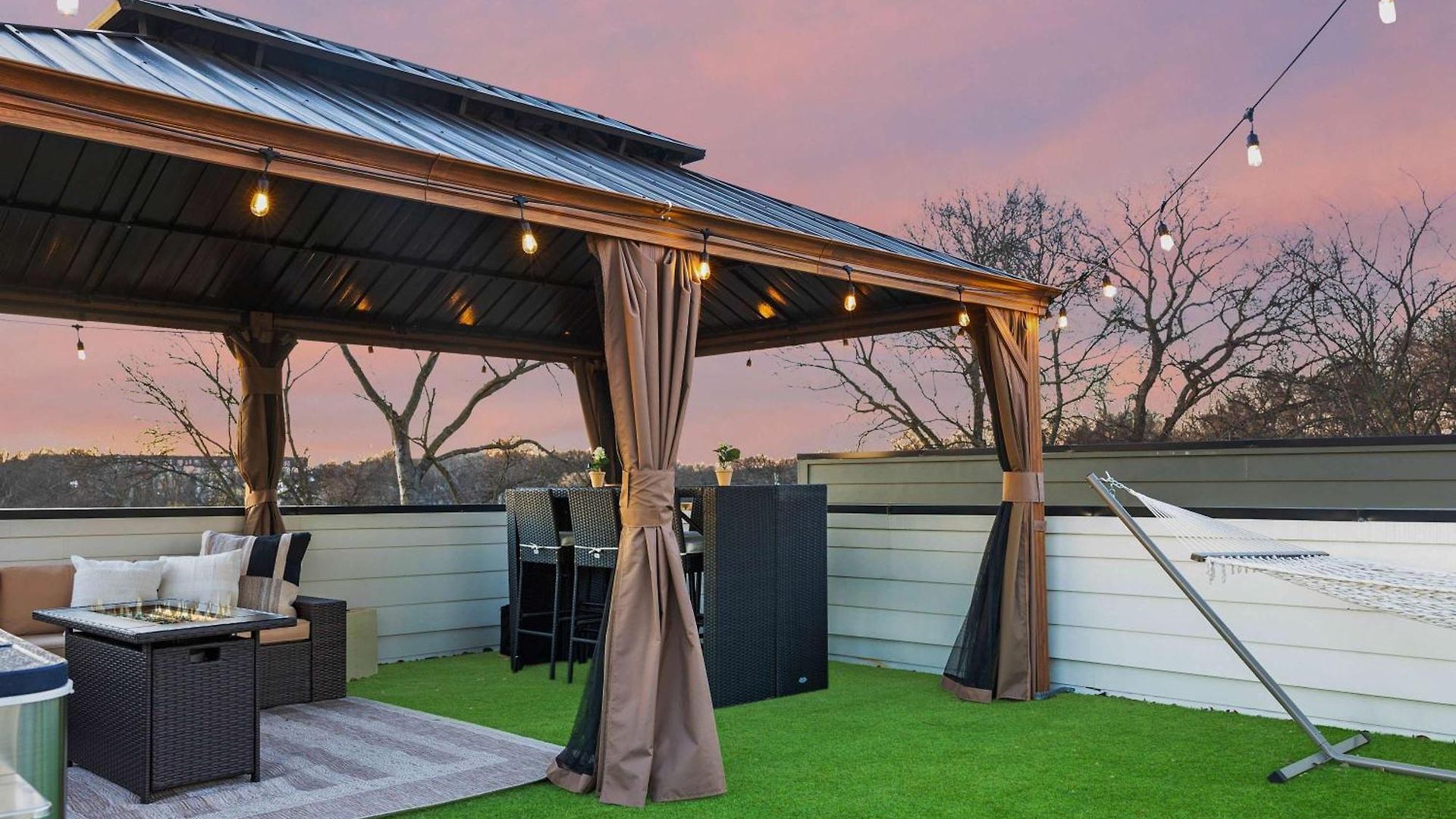 Holiday home The Lyric - New Luxury Home, Rooftop With Firepit!