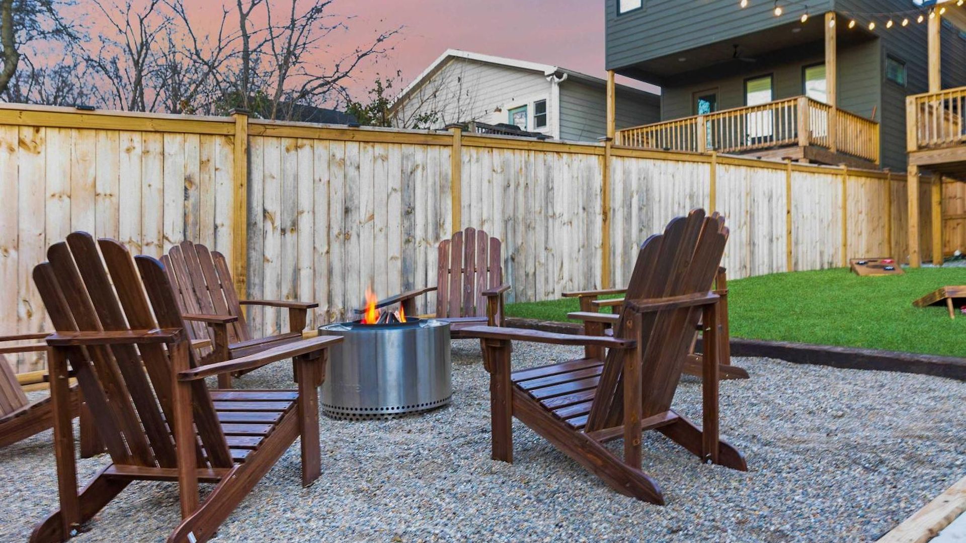 The Lyric - New Luxury Home, Rooftop With Firepit! Holiday home *