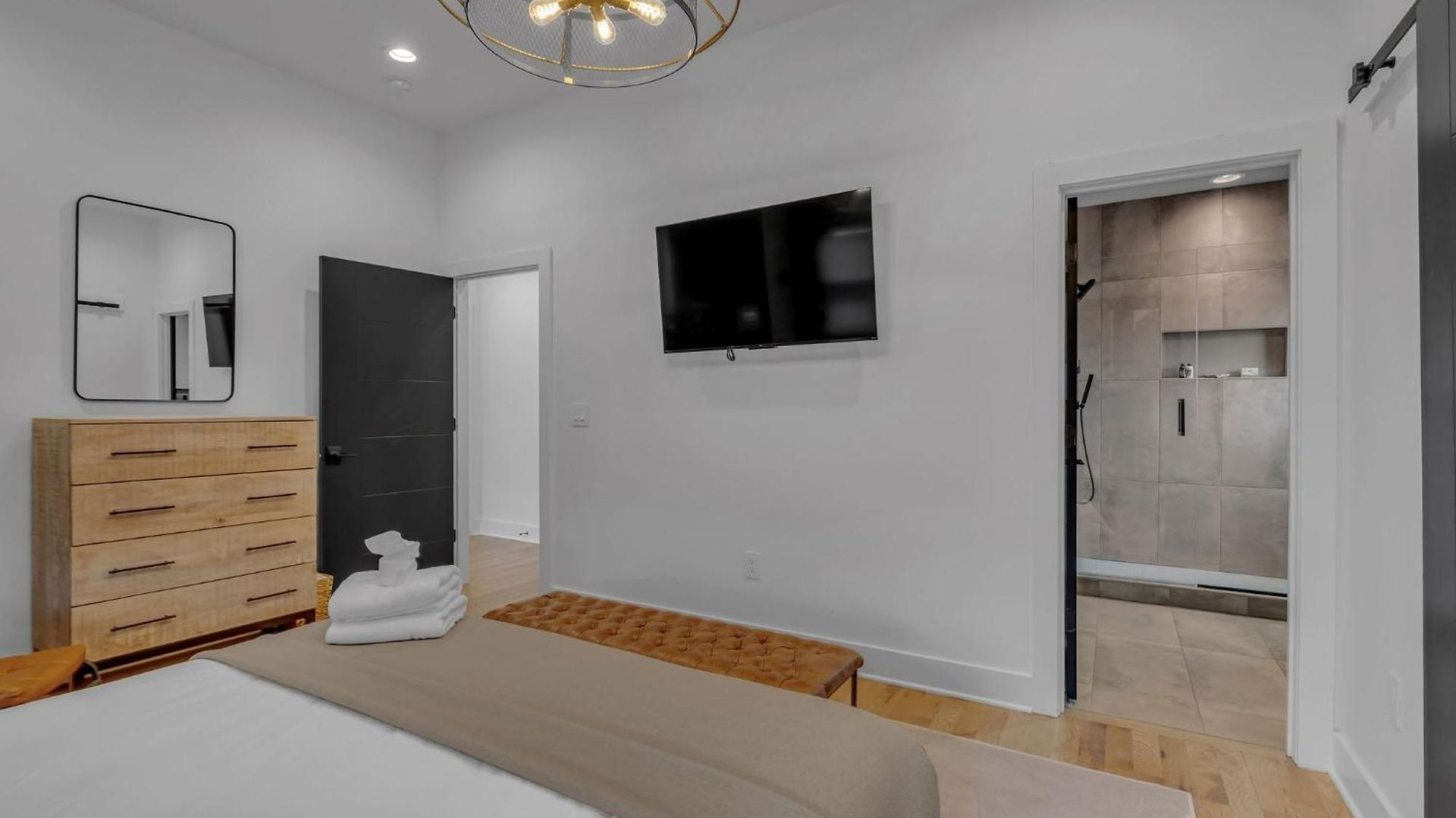 Lux East Nash-awesome Location- 30 Days *