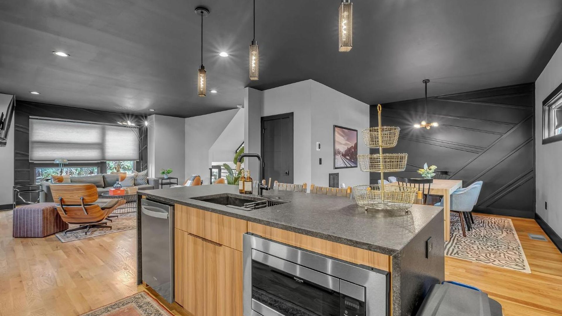 Lux East Nash-awesome Location- 30 Days *