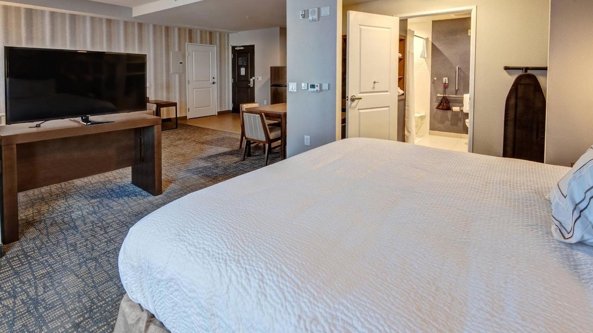 Hotel By Marriott Hills 3*