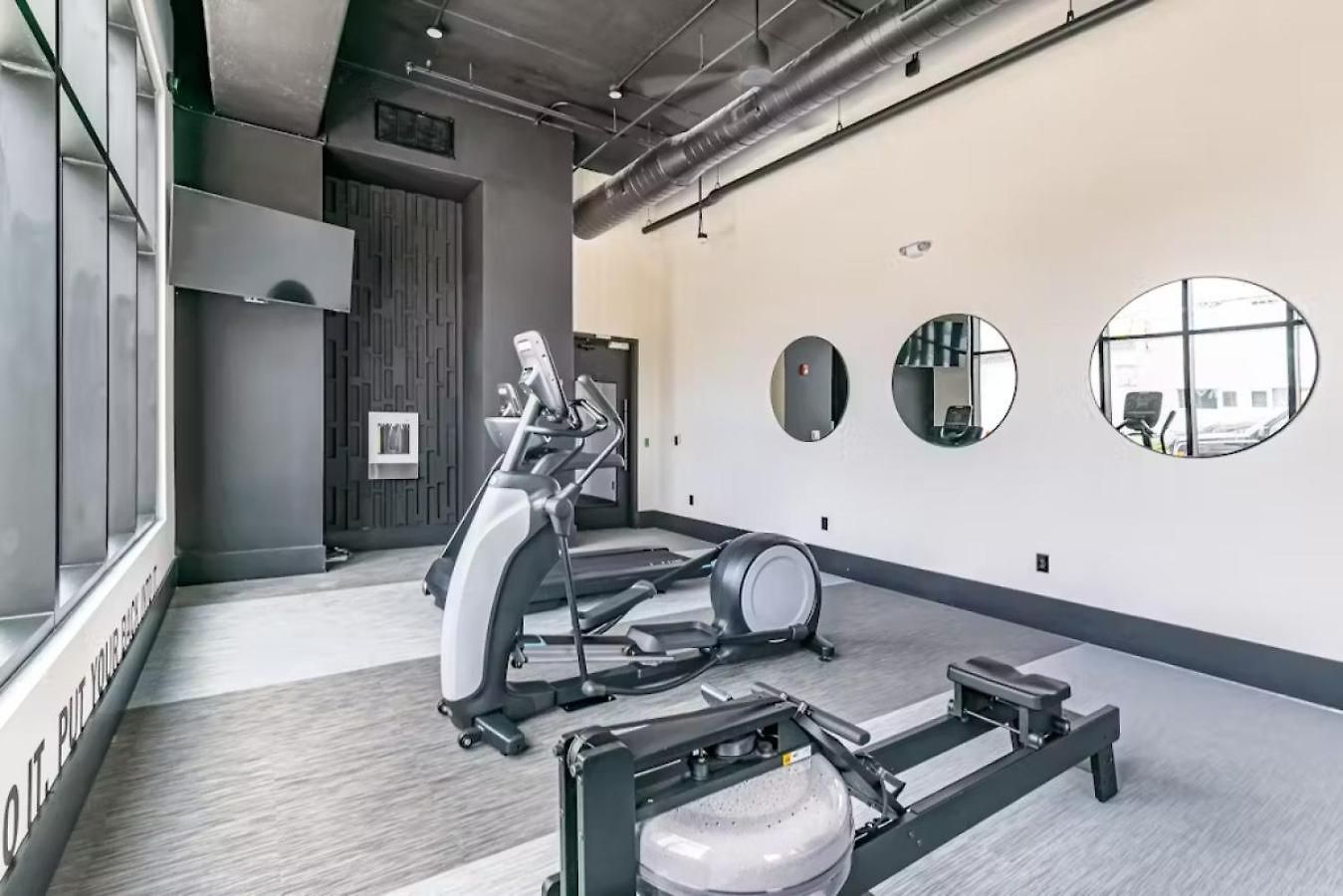 The Muse - Modern 2br With Private Balcony And Rooftop Access