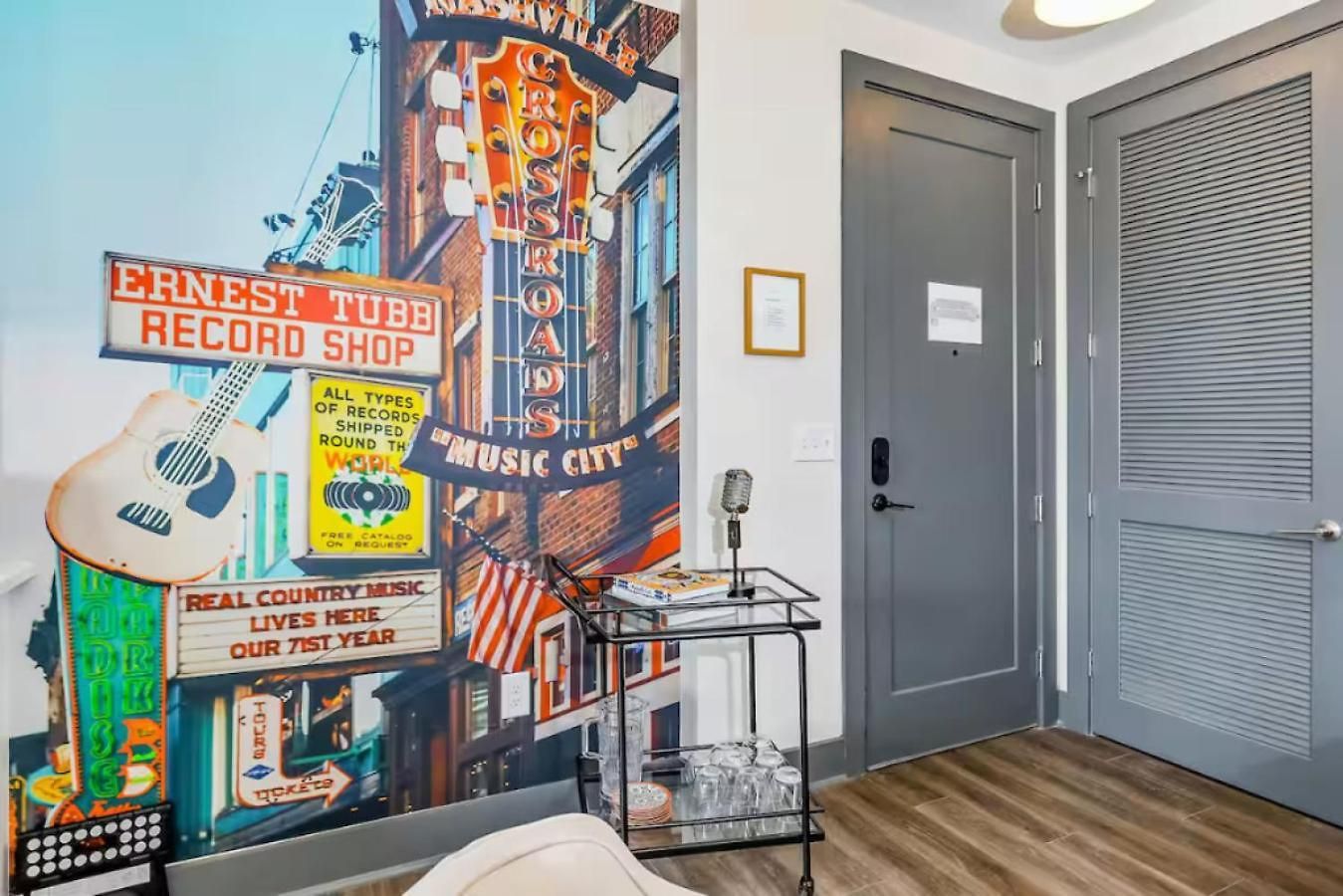 The Muse - Modern 2br With Private Balcony And Rooftop Access Apartment