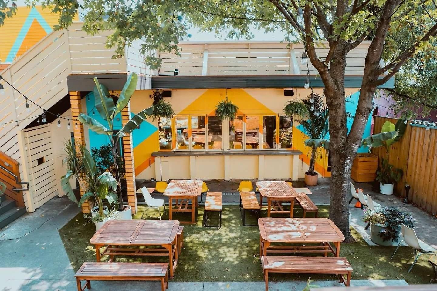 Two Decks To Enjoy Walk To 5 Points Faves Garage Close To Dining And Bars Board Games 10 Mins To Broadway 24 Hour Hospitality Holiday home *