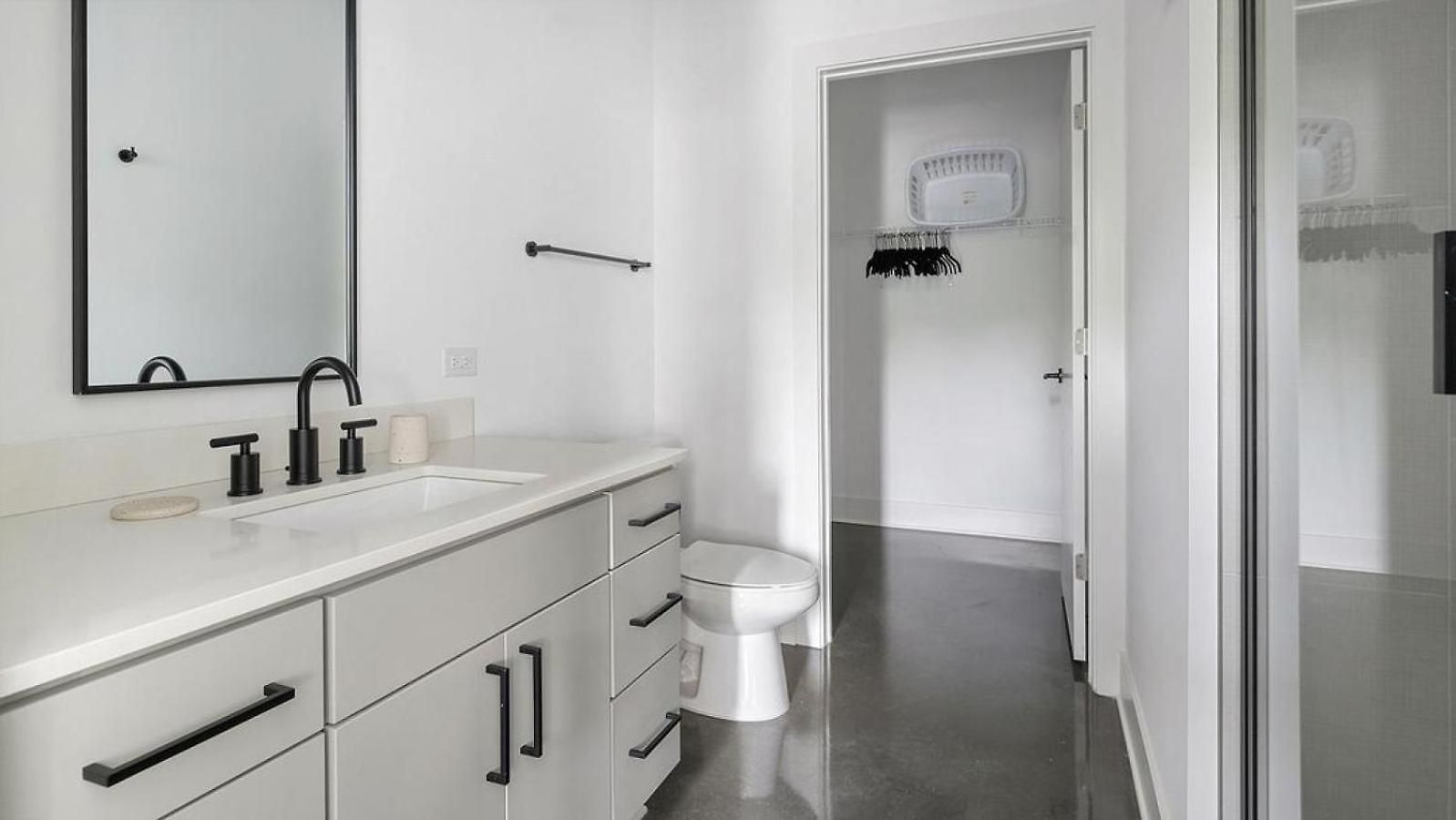 Apartment Landing At Standard Assembly - In South