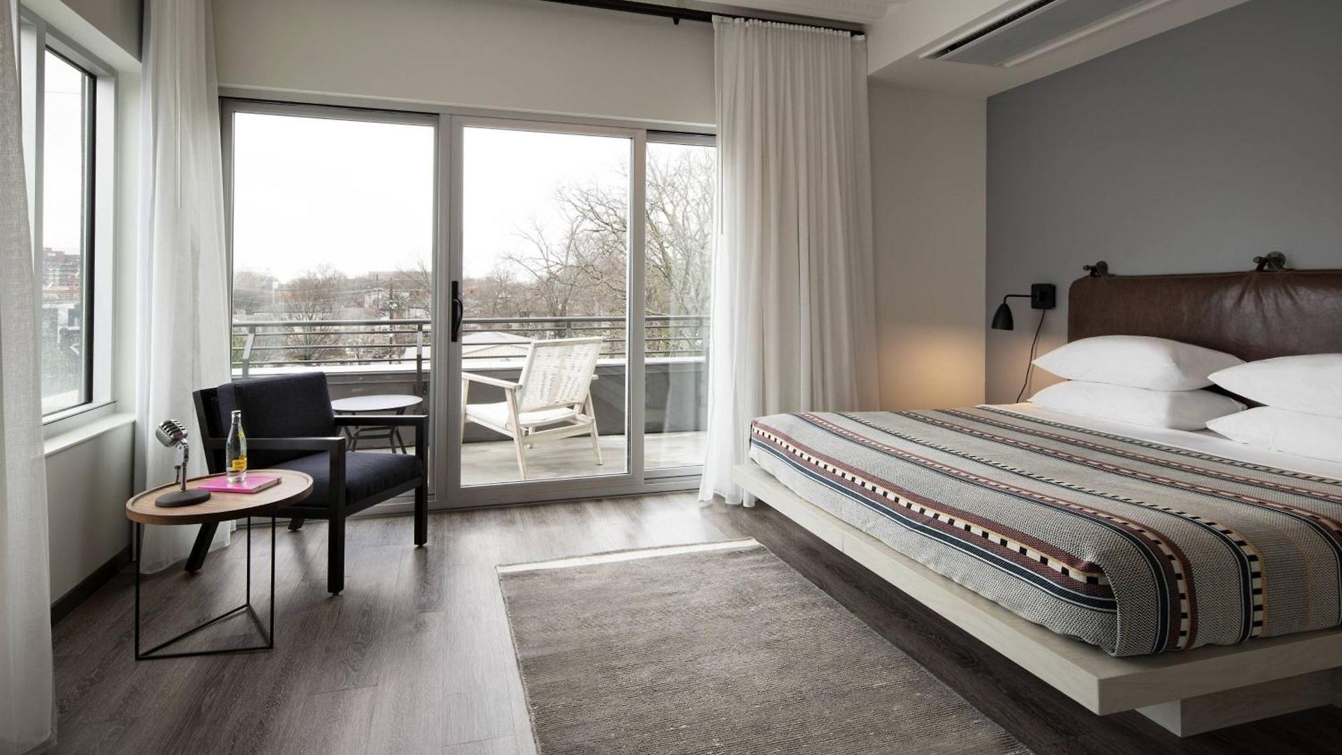 Moxy Vanderbilt Area Hotel 3*