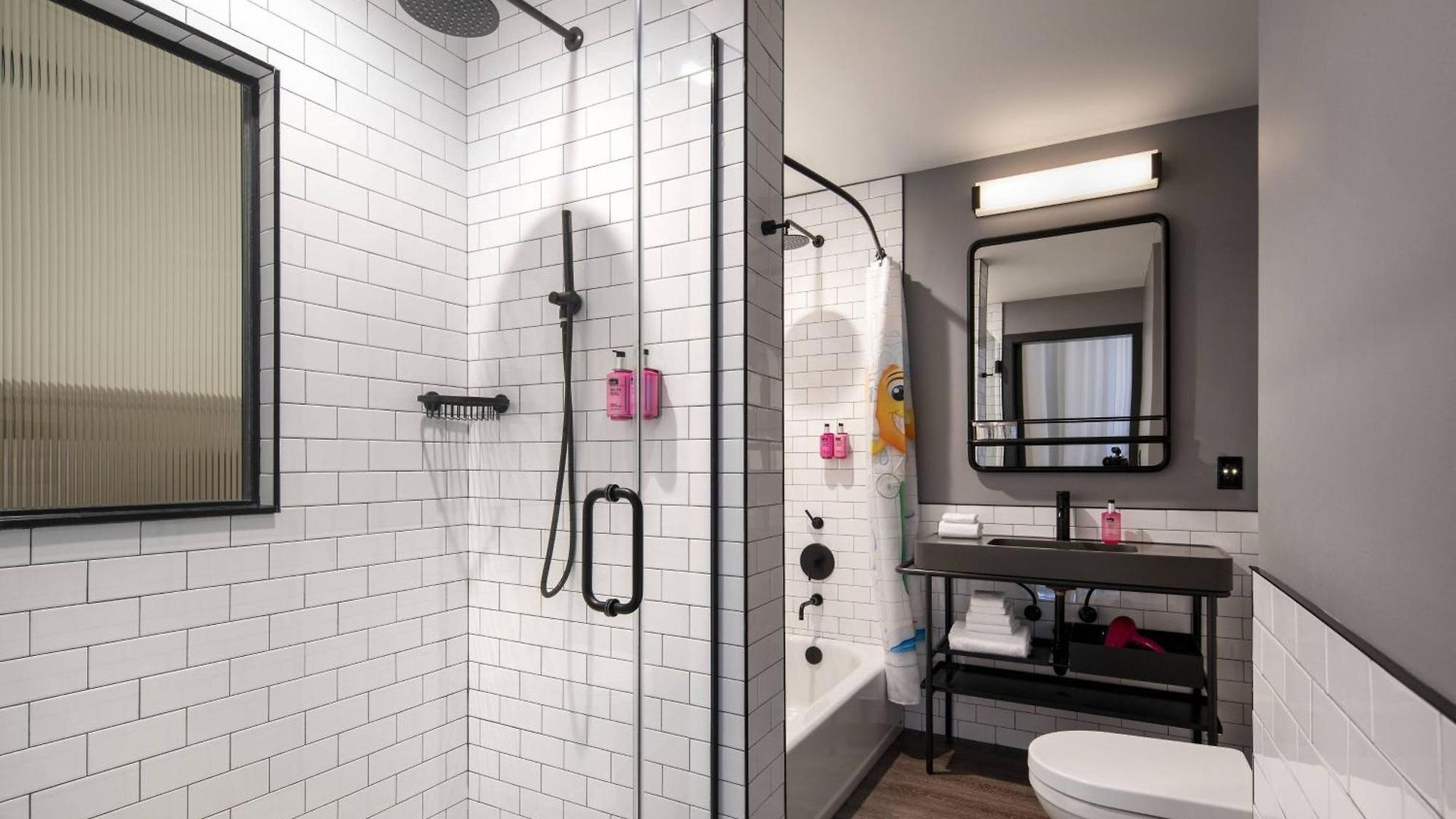 Hotel Moxy Vanderbilt Area