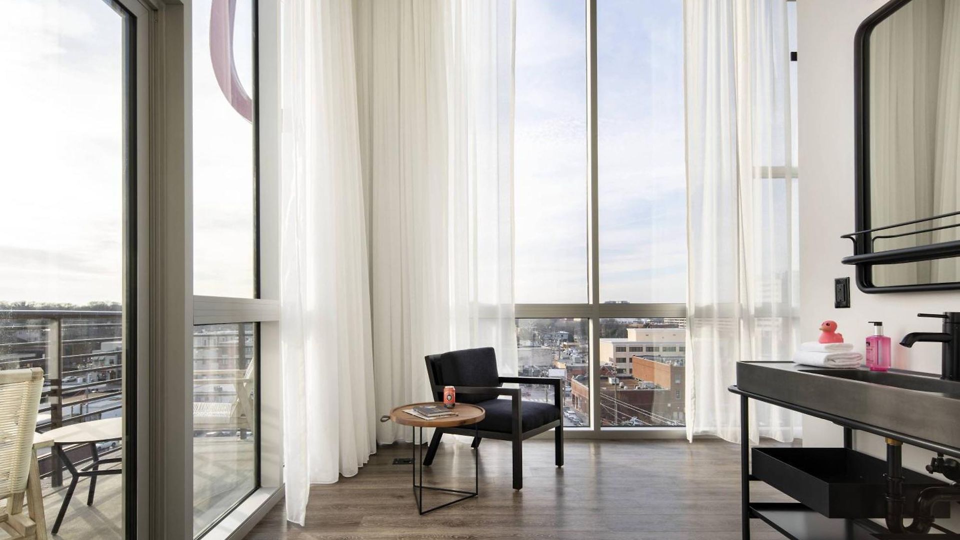 Moxy Vanderbilt Area 3*