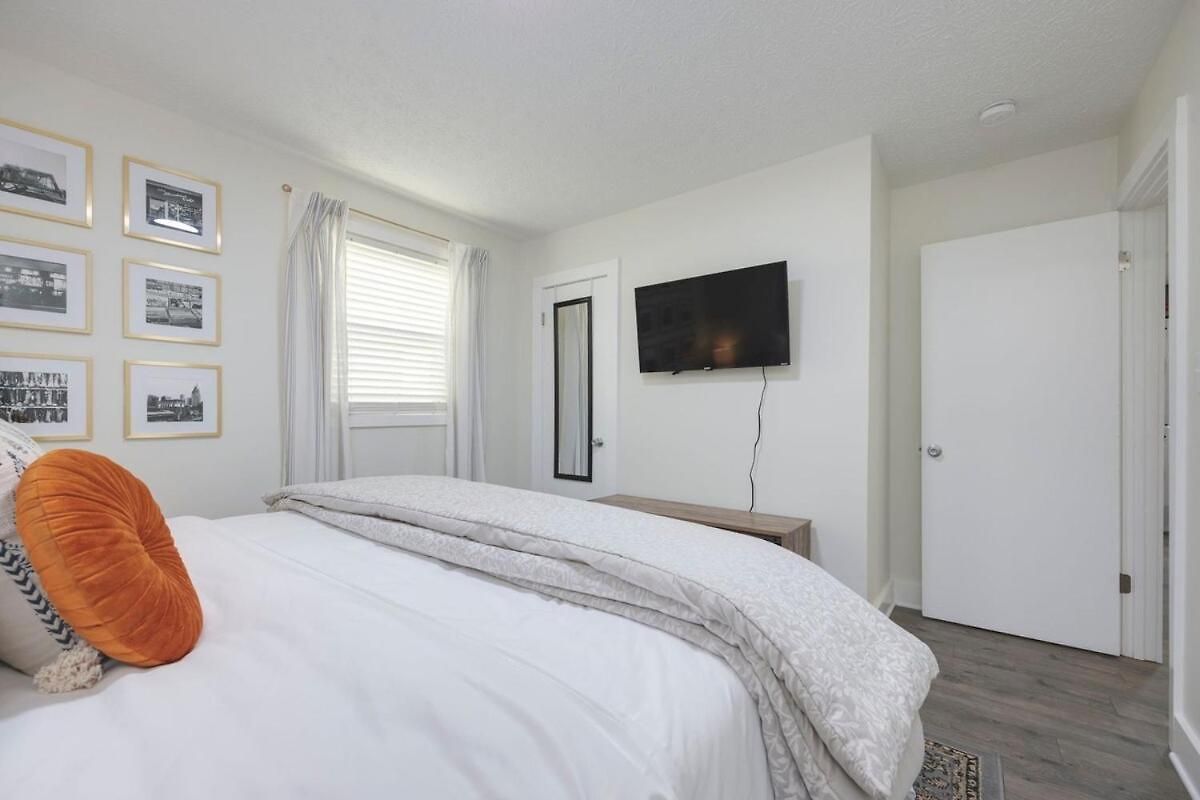 Near Downtown, King Bed, Private Yard, Free Parking Nashville