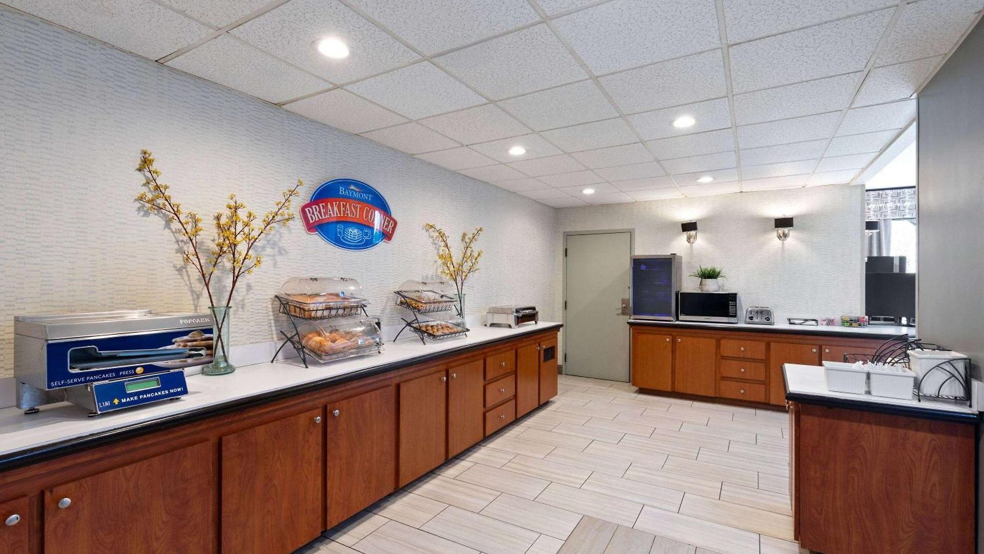 Hotel Baymont By Wyndham Airport 2*
