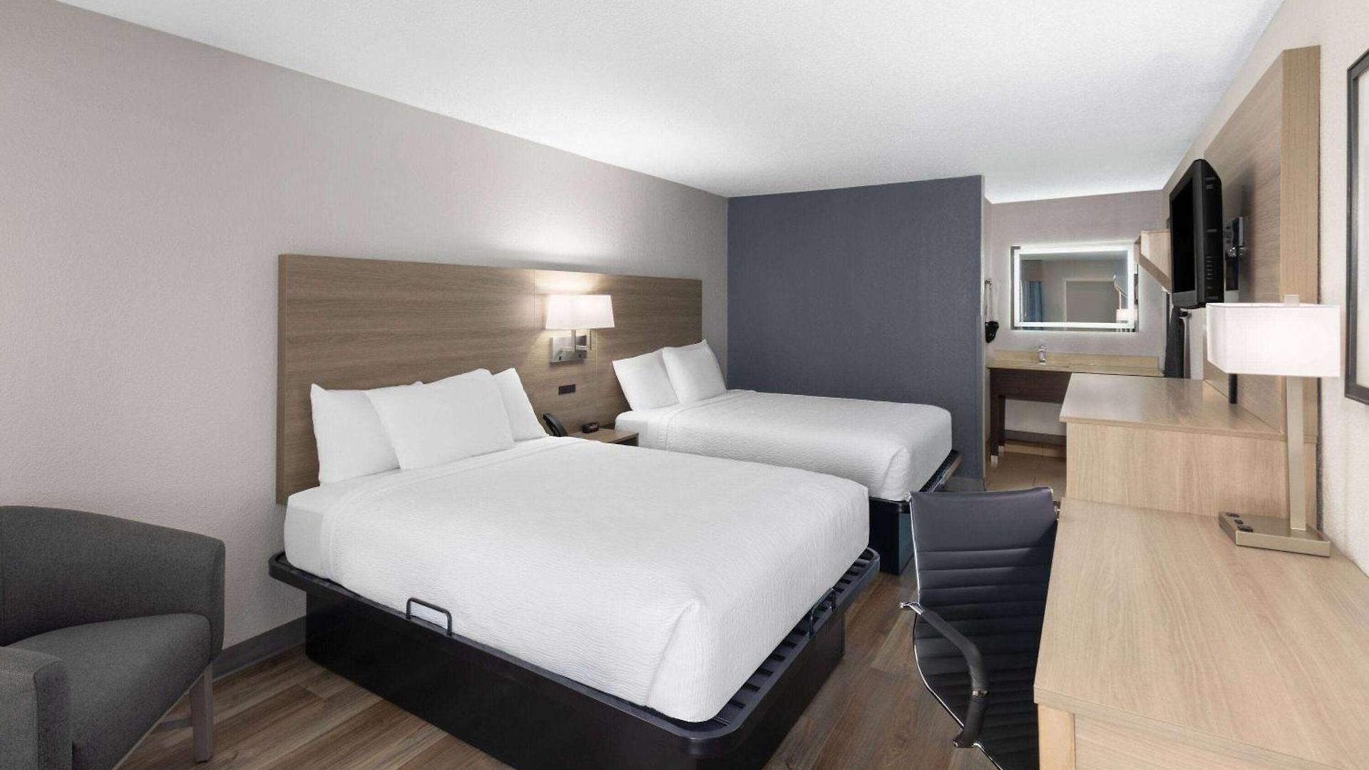 Baymont By Wyndham Airport Hotel 2*