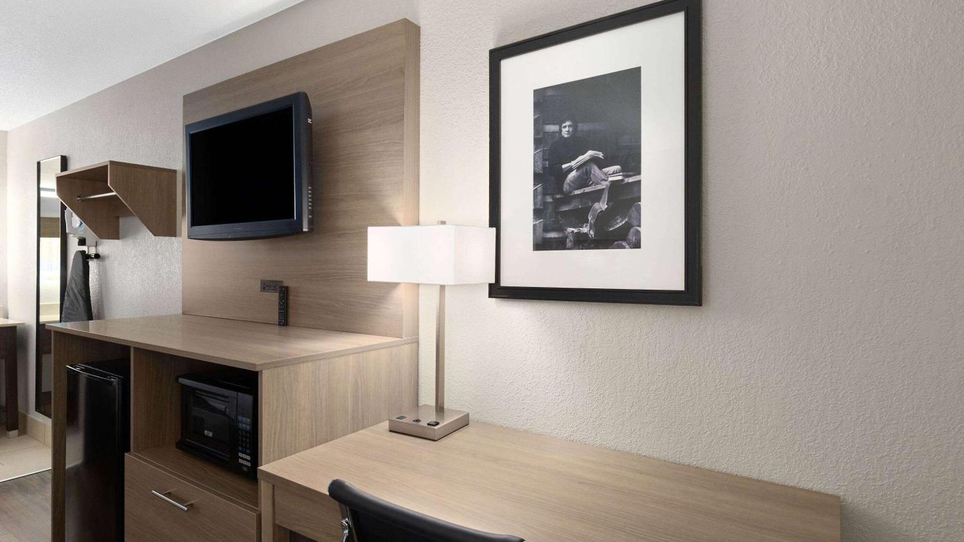 Hotel Baymont By Wyndham Airport 2*