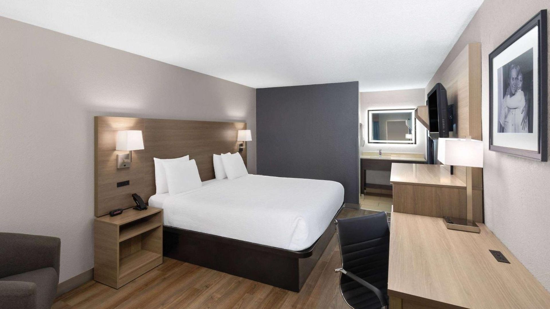 Hotel Baymont By Wyndham Airport Nashville