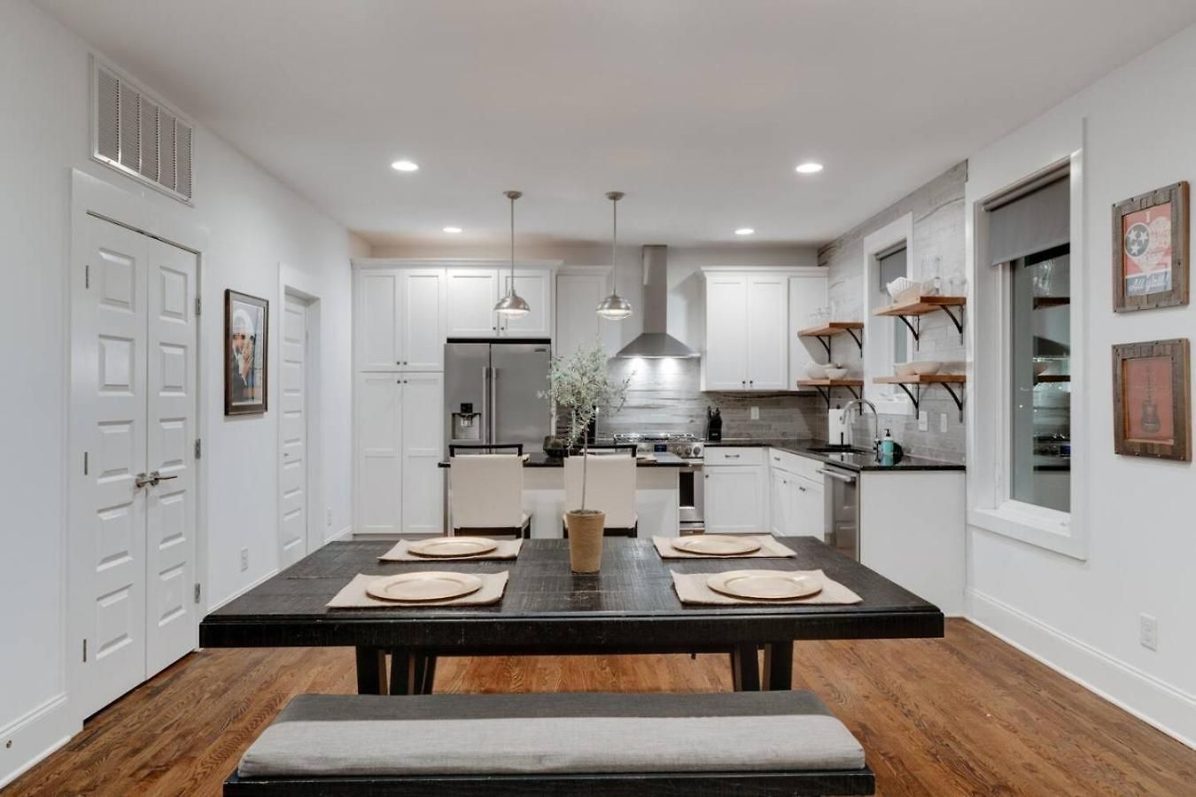 Elegant Townhouse Near Broadway