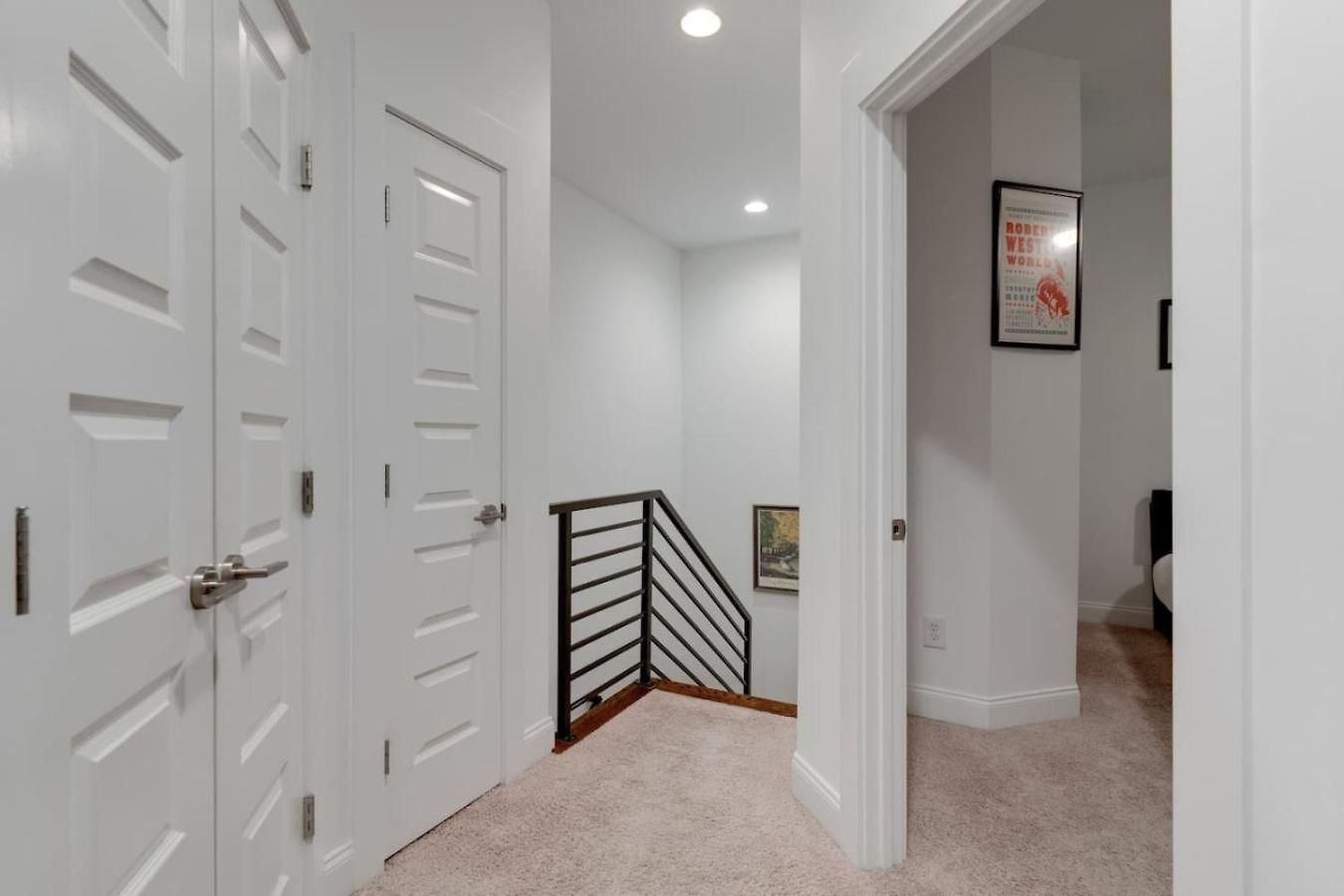 Elegant Townhouse Near Broadway Holiday home