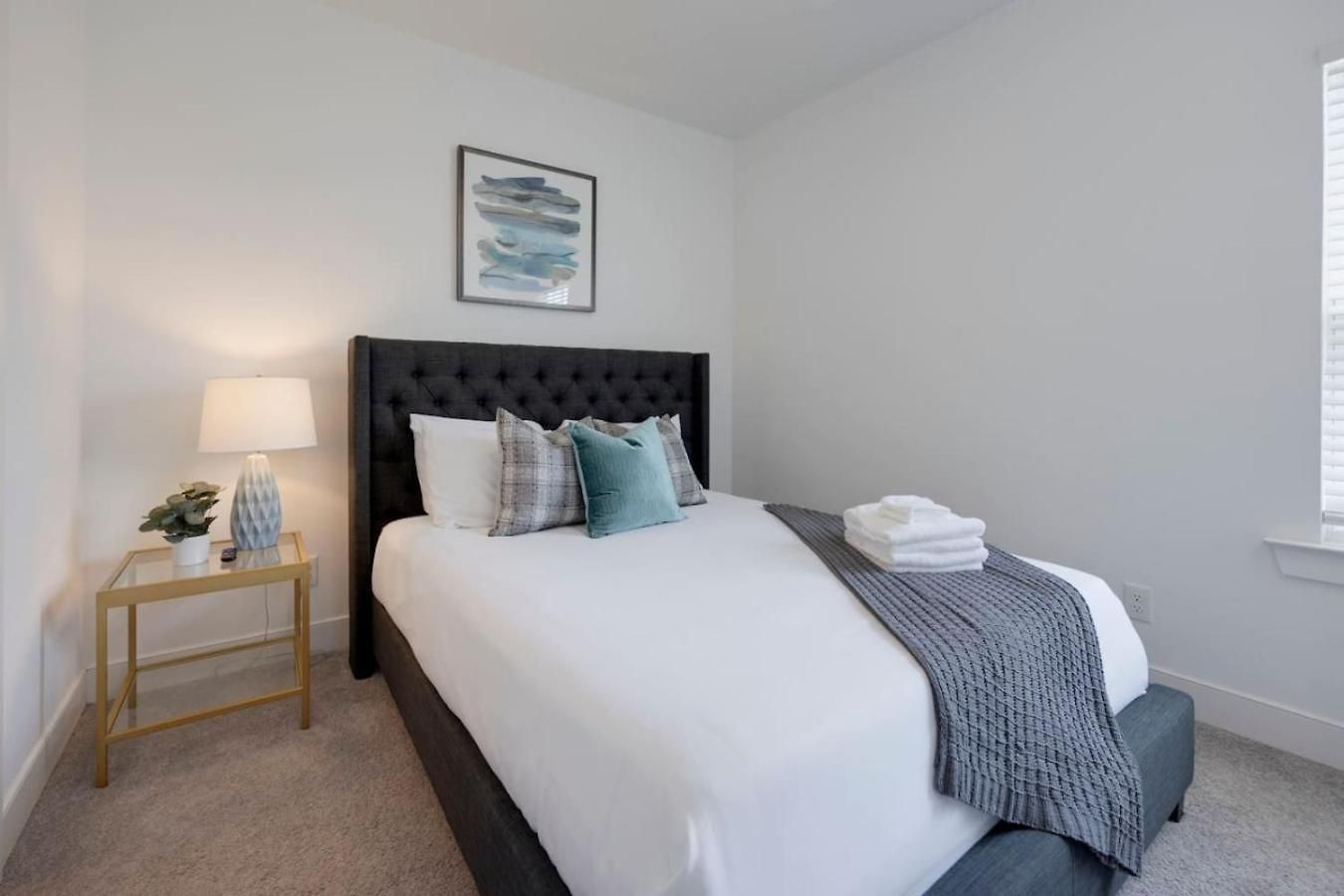 Holiday home Minutes To Broadway Stylish Gated Townhome
