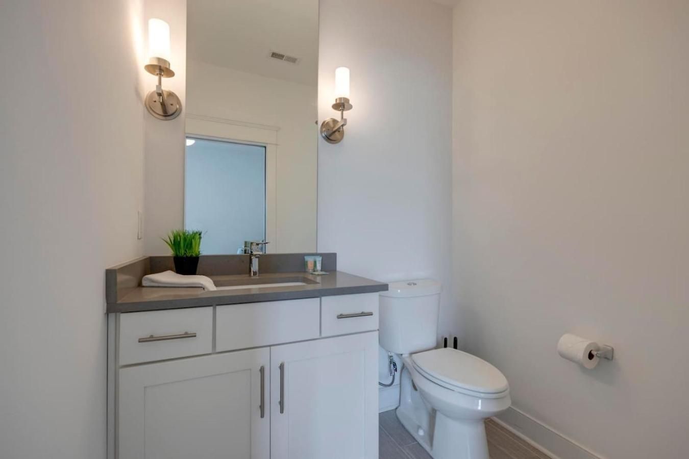 Holiday home Minutes To Broadway Stylish Gated Townhome
