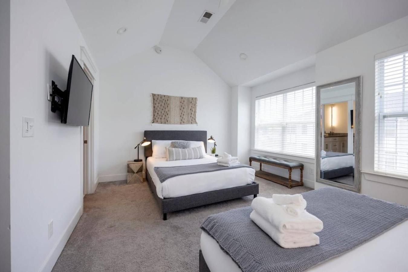 Minutes To Broadway Unwind In Style Holiday home *