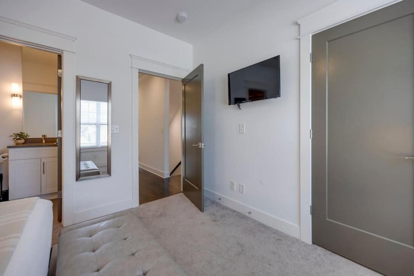 Holiday home Minutes To Broadway Unwind In Style