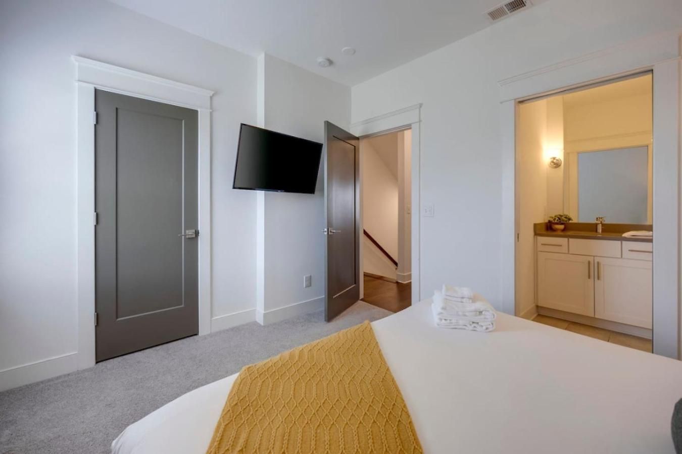 Minutes To Broadway Pet Friendly Escape