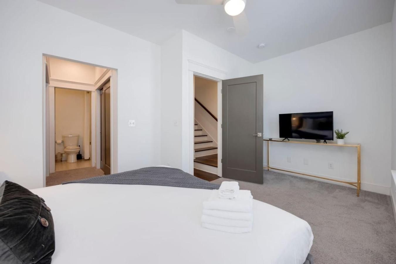 Holiday home Minutes To Broadway Pet Friendly Escape *