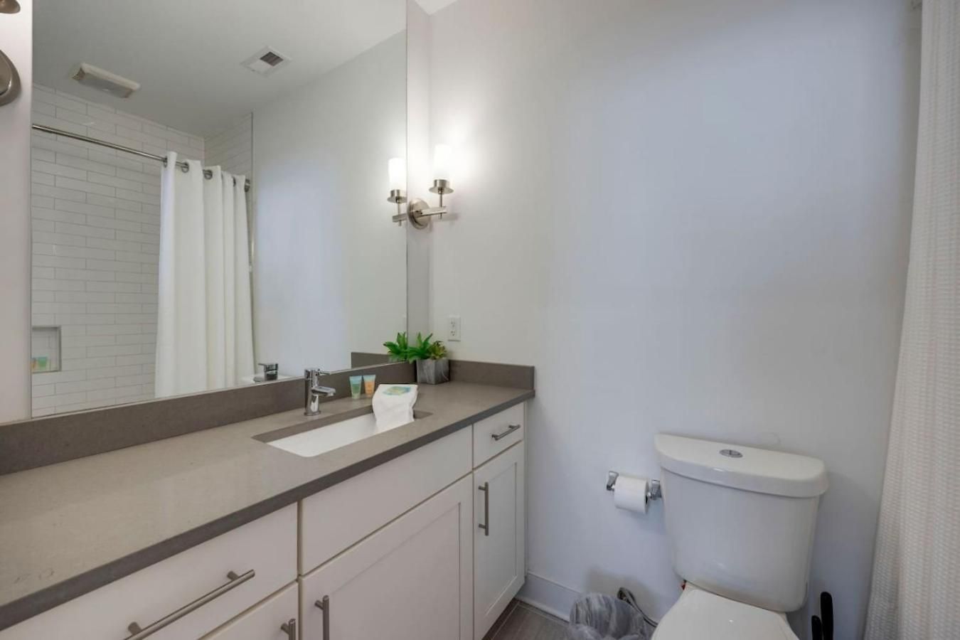 Minutes To Broadway Pet Friendly Escape Holiday home Nashville