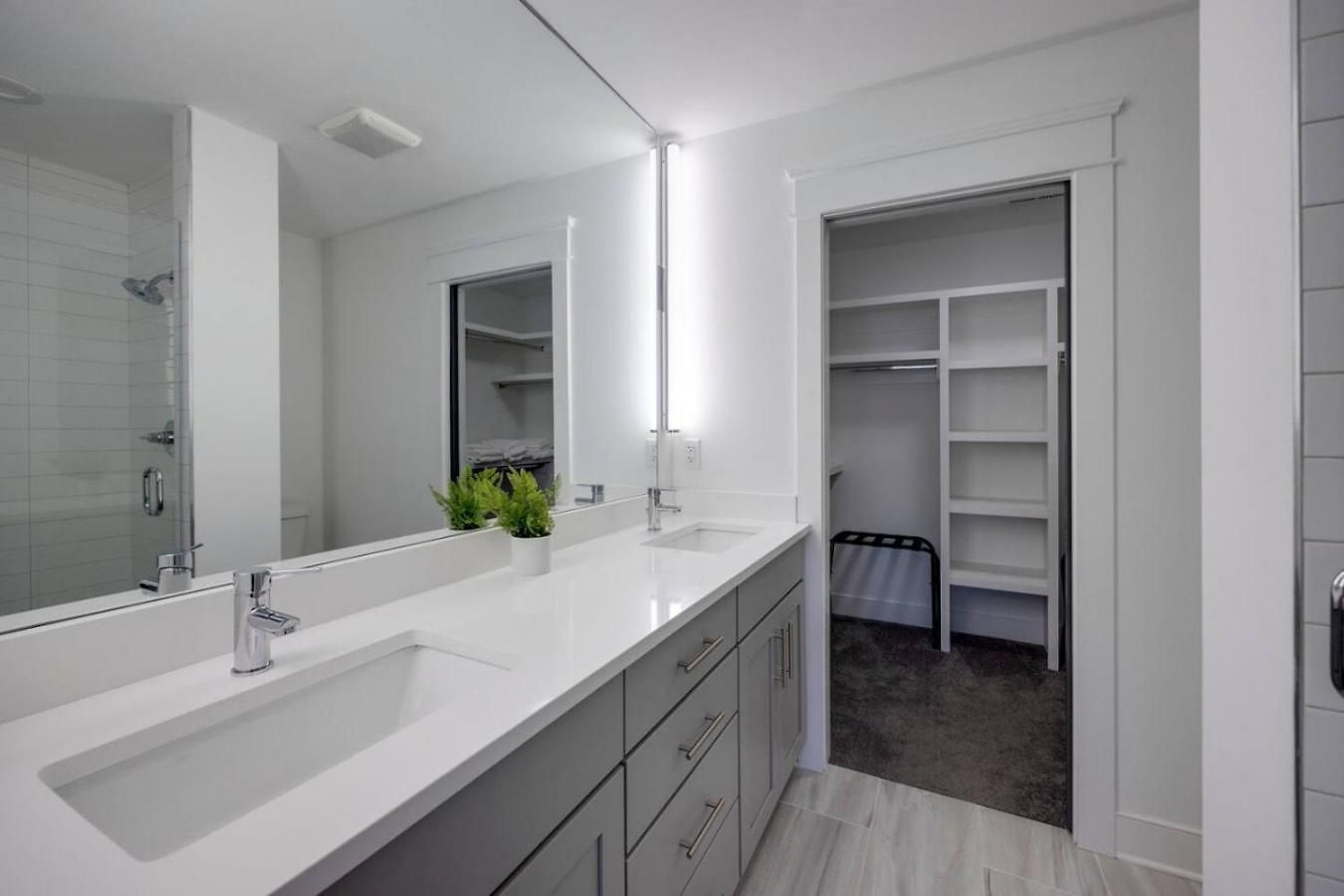Beautiful Music Townhome Great Location Holiday home *