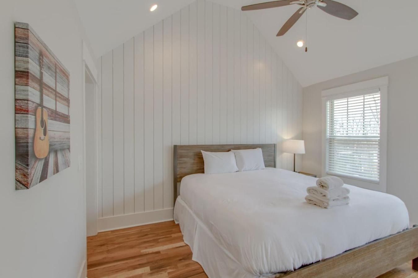 East Nash Luxury Four Bedrooms Huge Rooftop Patio Holiday home Nashville