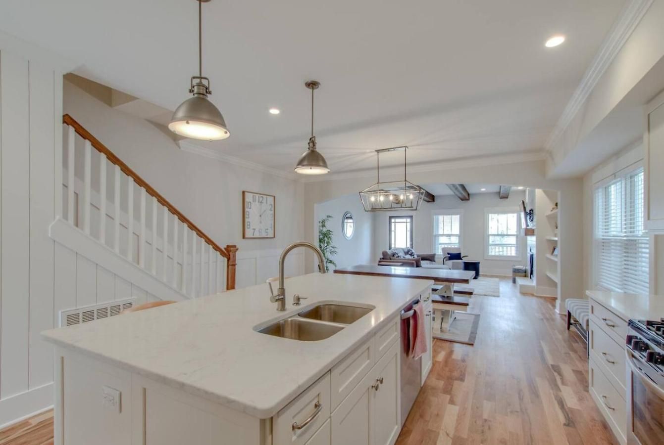 East Nash Luxury Four Bedrooms Huge Rooftop Patio Holiday home