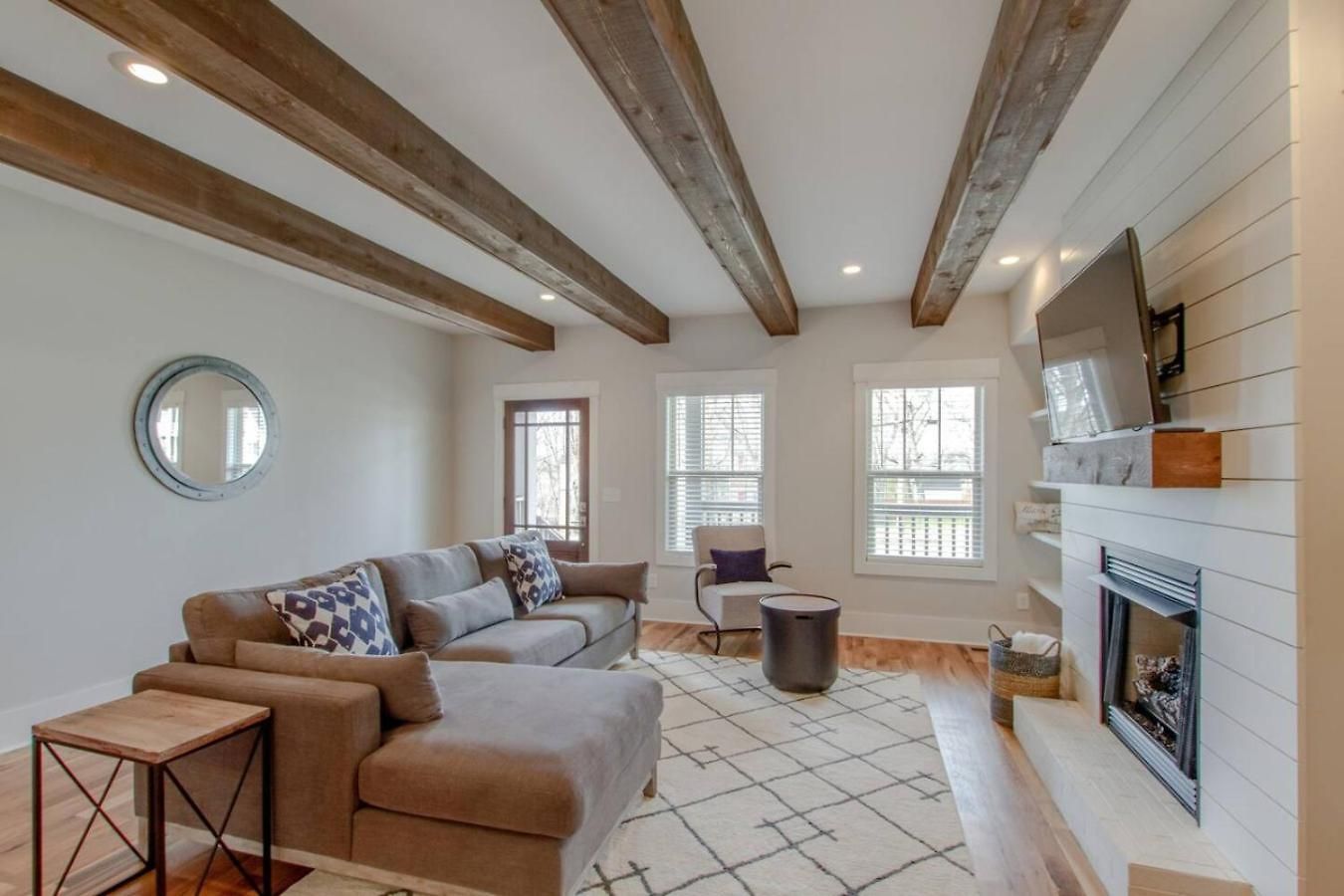 East Nash Luxury Four Bedrooms Huge Rooftop Patio