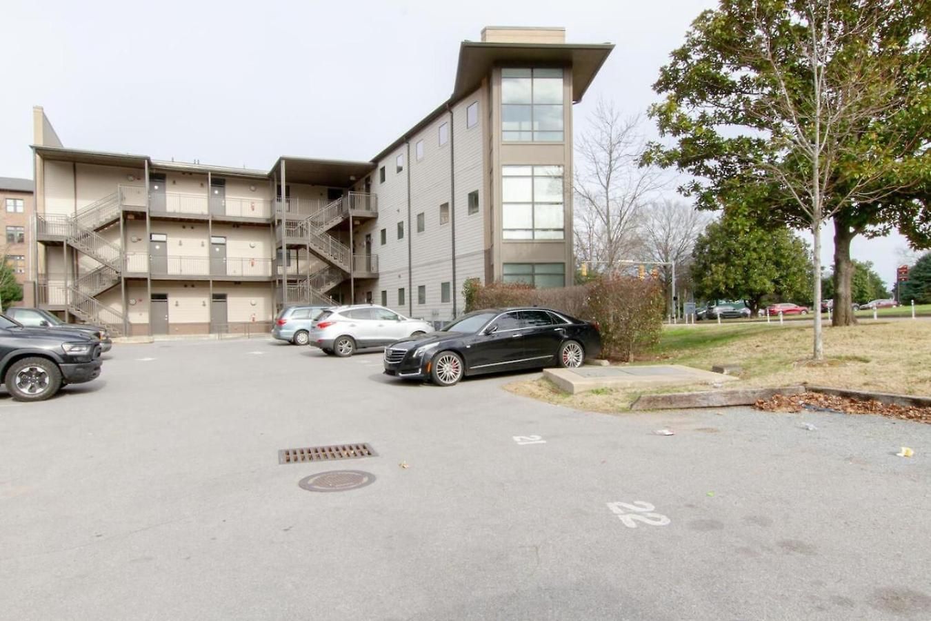 Contemporary Music Row Belmont Area Apartment Nashville