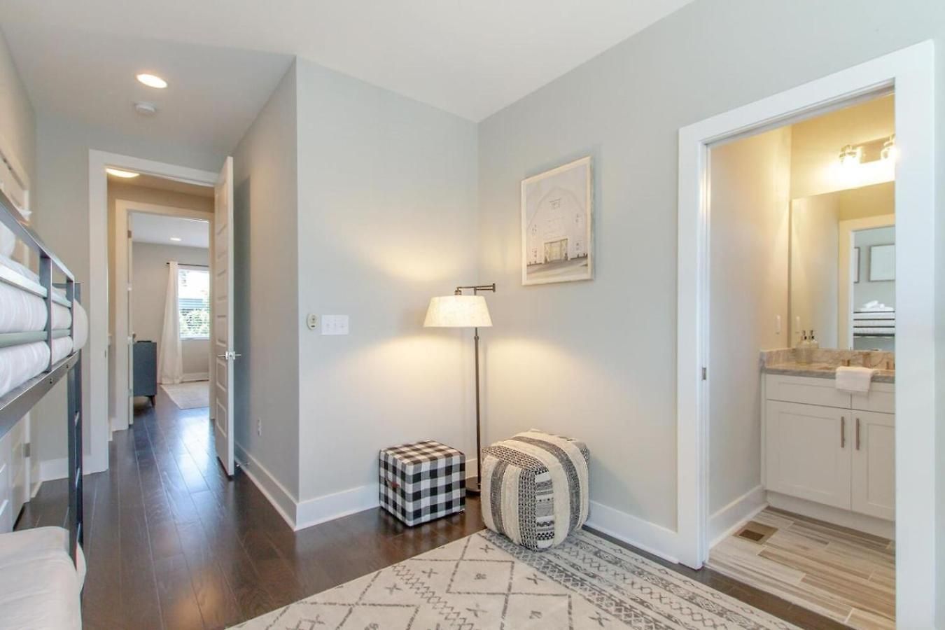 Chic Private Rooftop Minutes To Downtown Holiday home
