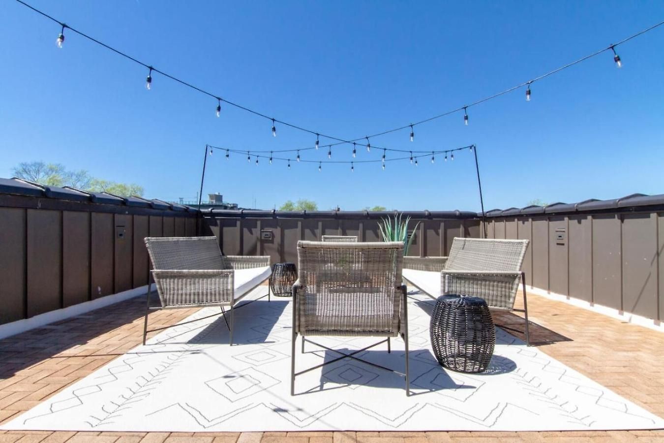Holiday home The Ultimate Double Rooftop Deck With Skyline Views *