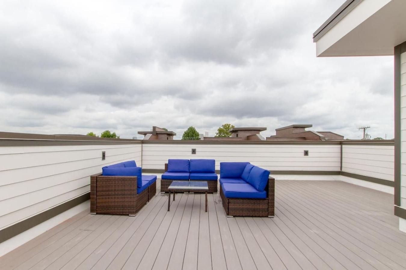 Gulch Mega Super Rooftop Premier Location