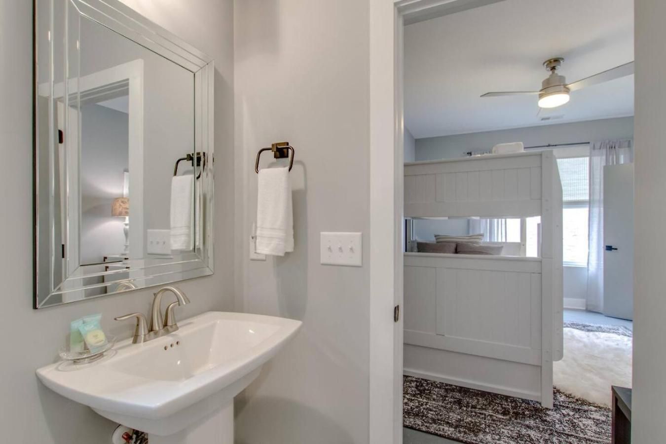 Gulch Mega Super Rooftop Premier Location Holiday home *