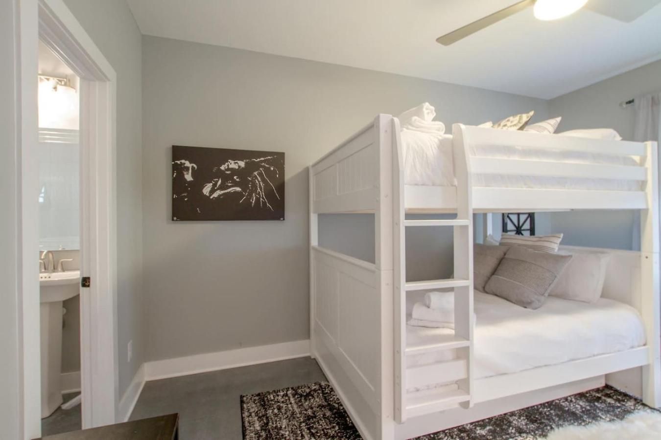 Gulch Mega Super Rooftop Premier Location Holiday home *
